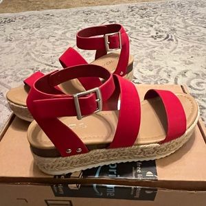 Red Soda sandals
